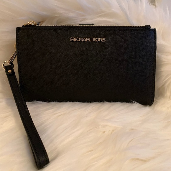 💕🛍 NWT MICHAEL KORS WRISTLET - Picture 1 of 8